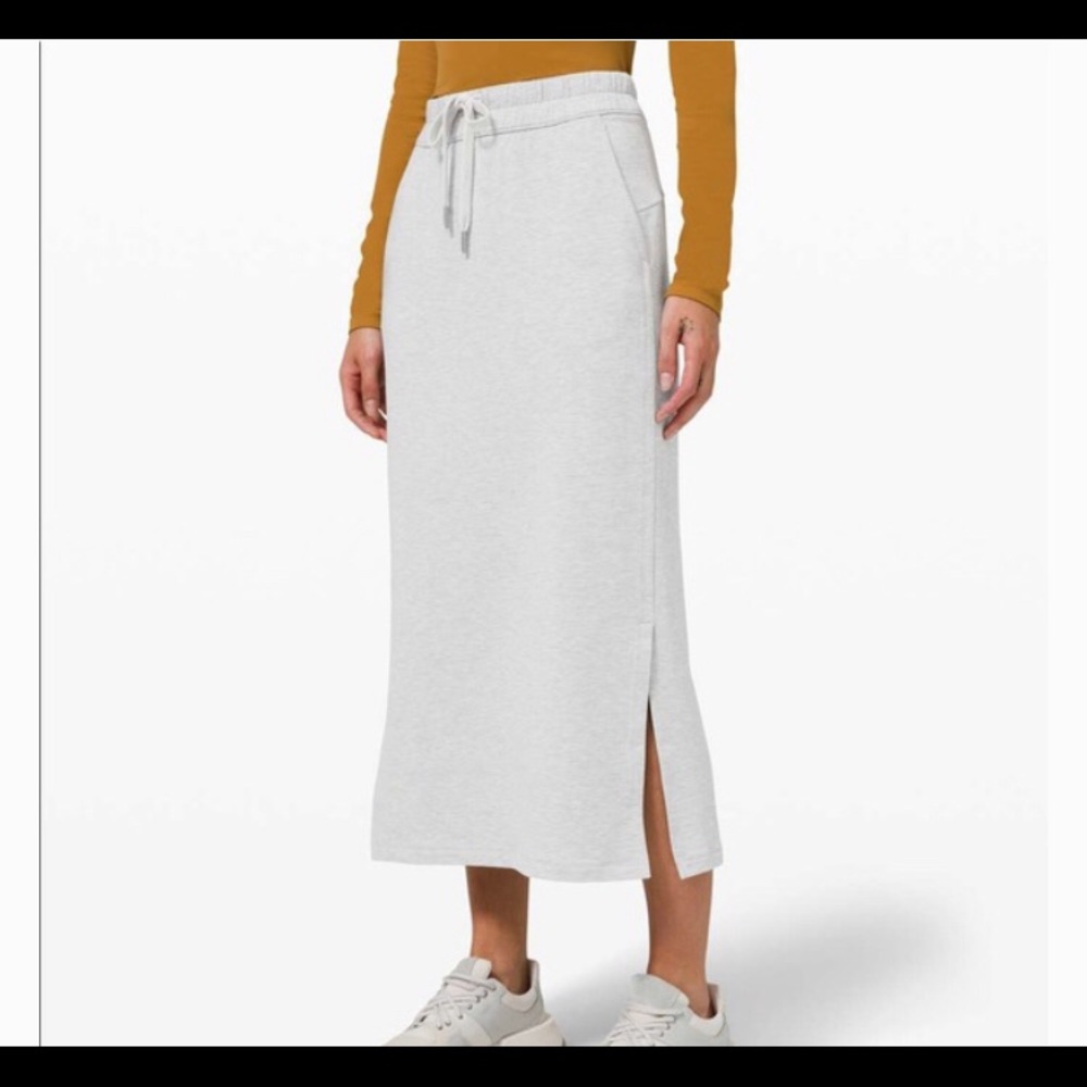Lululemon skirt (size 4)